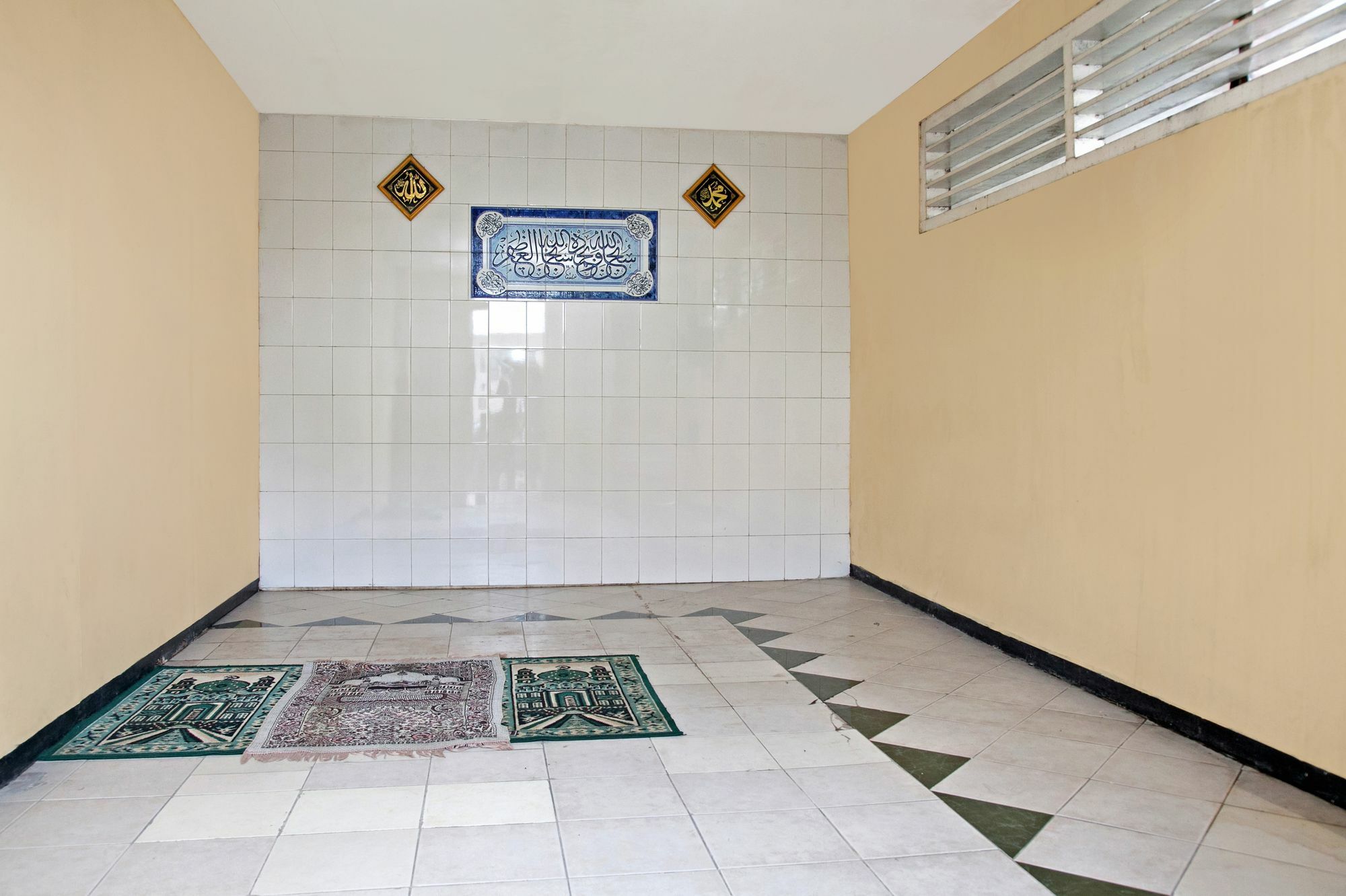 Reddoorz Near City Of Tomorrow Mall Surabaya Exterior foto